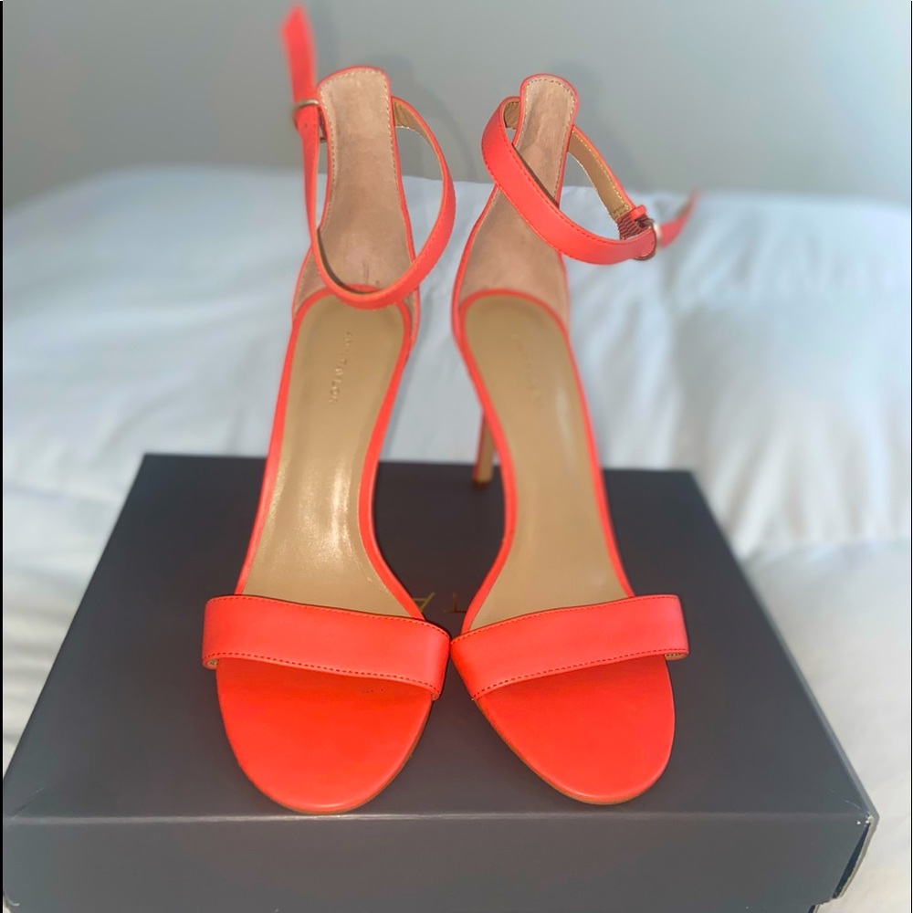 ANN TAYLOR Elly Leather Sandal